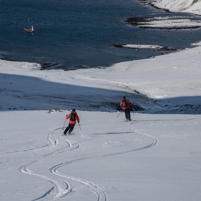 Skiing descent down to shore where the zodiac will bring you back to the sailboat.