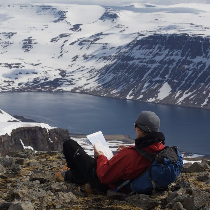 Guide Jökull Bergmenn deciding where to go next