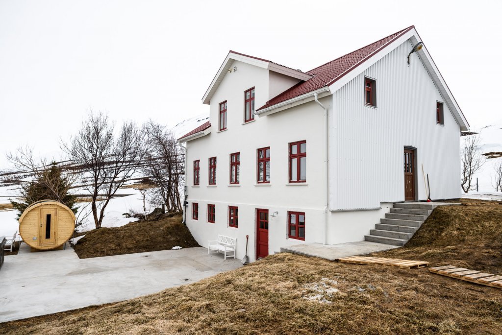 Karlsa_Lodge_03.jpg