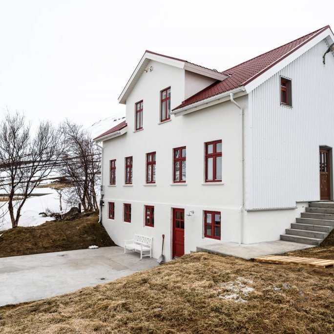 Karlsá Lodge exterior