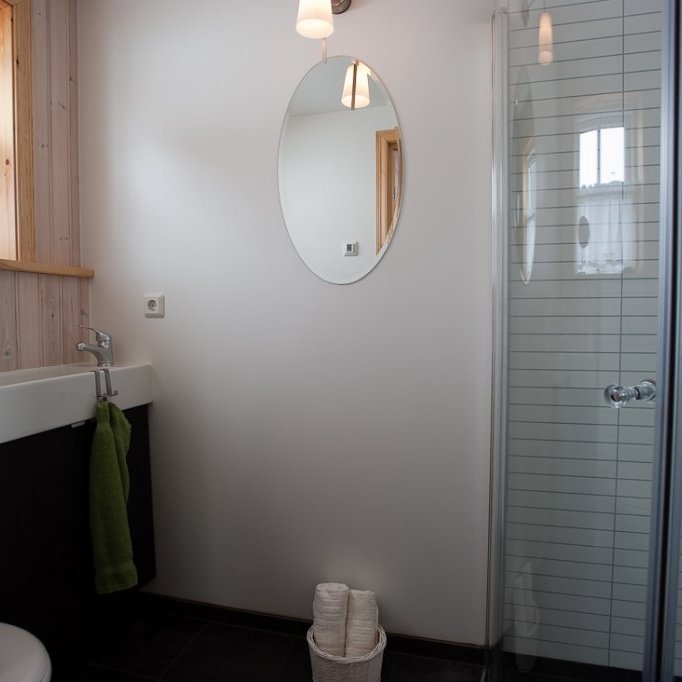 bathrooms with shower in the guest cabins