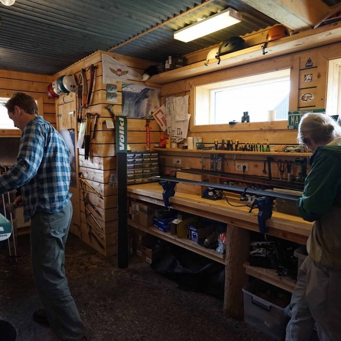 Tech shop for taking care of your skis and snowboardsT