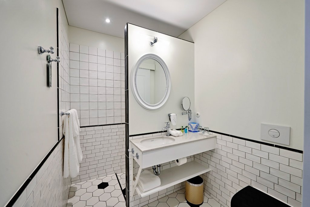 Siglo Hotel Bathroom 