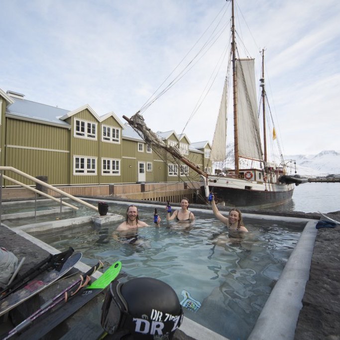 cgregvondoersten_siglohottub2